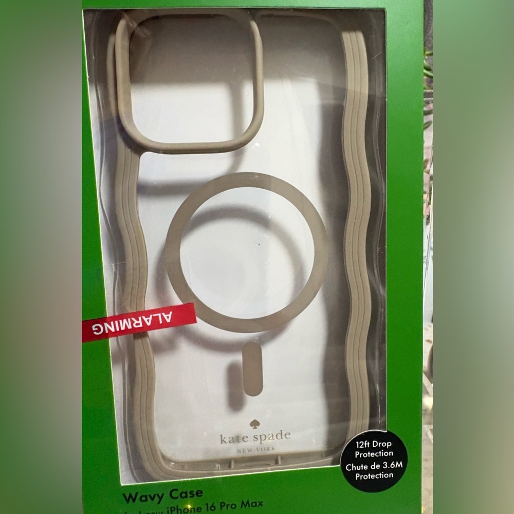 Kate Spade Wavy Case for iPhone 16 Pro Max - Picture 11 of 12